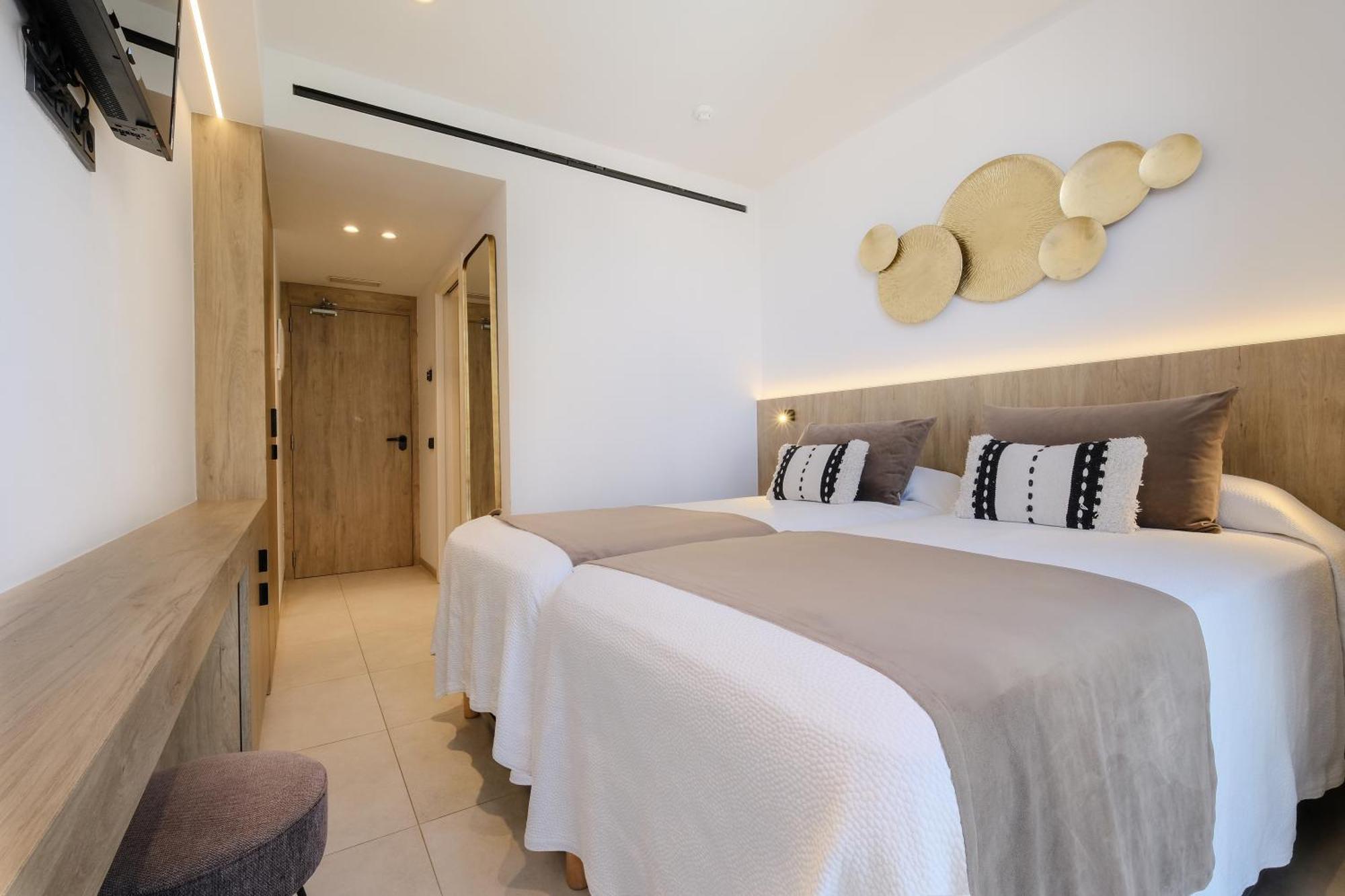 Double Room,1698733925:JPEG
